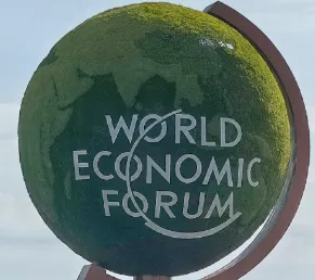 مناقشات حول السيارات في منتدى دافوس 2026